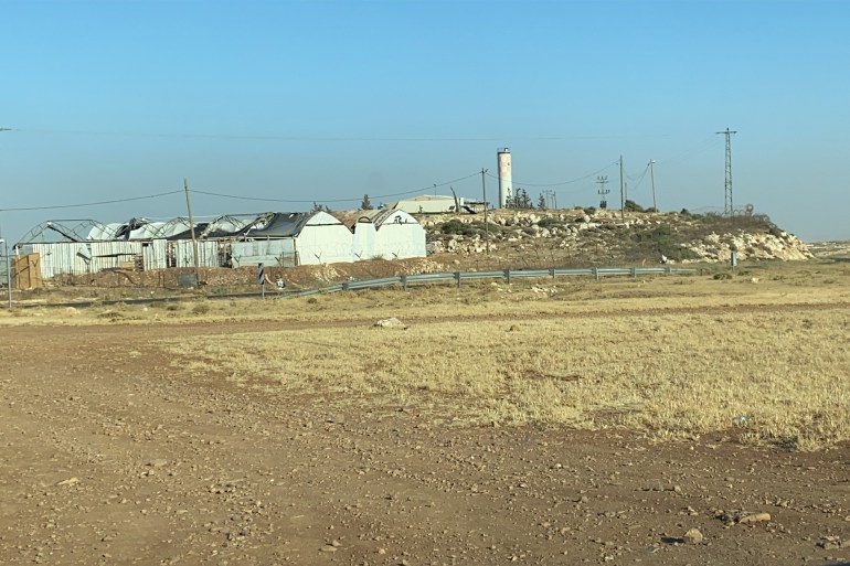 / صور للمستوطنات المقامة على أراضي المواطنين الفلسطينيين في قرية كيسان، والتي قام المستوطنون بالسيطرة على الأراضي في محيطها وزراعتها ومنع أصحابها الفلسطينيين من دخولها