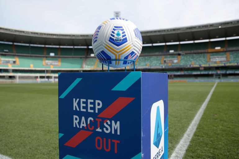 Hellas Verona FC v Atalanta BC - Serie A VERONA, ITALY - MARCH 21: The match ball is seen on a plinth with the words "Keep Racism Out" prior to the Serie A match between Hellas Verona FC and Atalanta BC at Stadio Marcantonio Bentegodi on March 21, 2021 in Verona, Italy. Sporting stadiums around Italy remain under strict restrictions due to the Coronavirus Pandemic as Government social distancing laws prohibit fans inside venues resulting in games being played behind closed doors. (Photo by Emilio Andreoli/Getty Images)