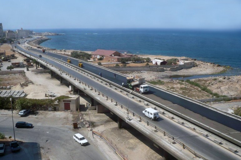 الطريق الساحلي الرابط بين مدينتي مصراتة وسرت