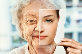 جيف بيزوس يريد إطالة العمر البشري.. هذا ما نعرفه عن علم الشيخوخة GettyImages-1149473275مكافحة الشيخوخة يعد العمر البيولوجي مق GettyImages-1149473275