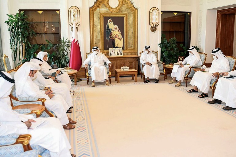 الشيخ خالد بن خليفة بن عبدالعزيز آل ثاني رئيس الوزراء القطري (الصحافة القطرية)