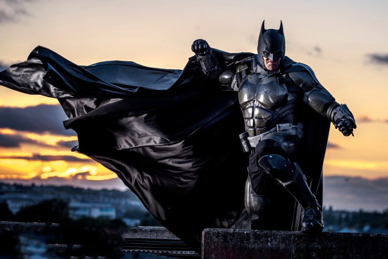 جوليان تشيكلي: الأفضل في تقليد باتمان - المصدر: Guinness World Records