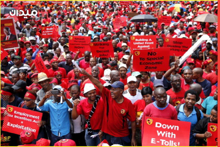 شباب أفريقي في احتجاجات ومسيرات لتسليط الضوء على البطالة والمشاكل الاجتماعية (رويترز)