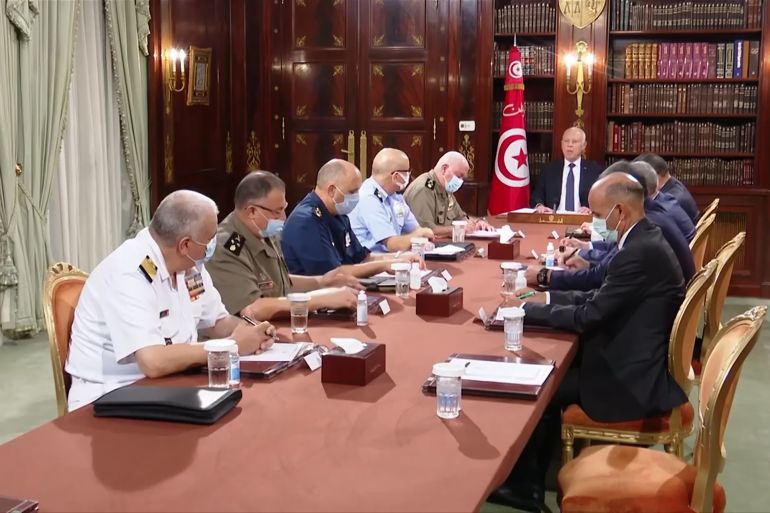 الرئيس التونسي قيس سعيد يترأس اجتماعا طارئا للقيادات العسكرية و الأمنية
