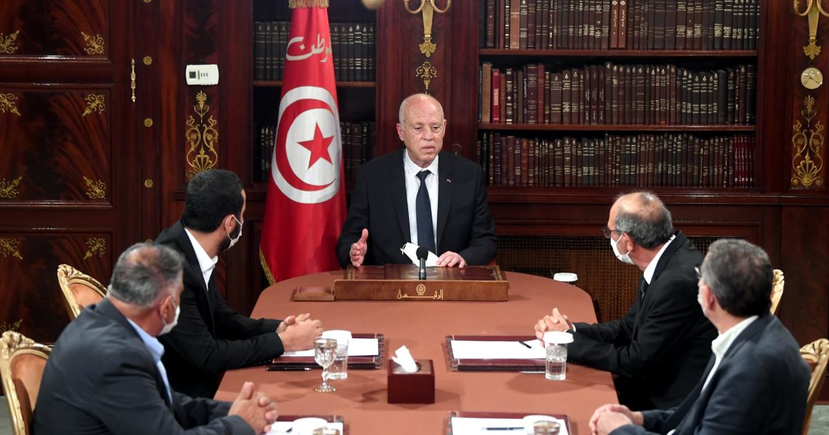 تونس.. الرئيس سعيد ينتقد دعوة الغنوشي للنزول إلى الشارع والأمن يعتقل نائبين برلمانيين