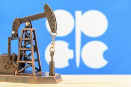 أسعار النفط تزحف نحو 82 دولارا للبرميل (غيتي)