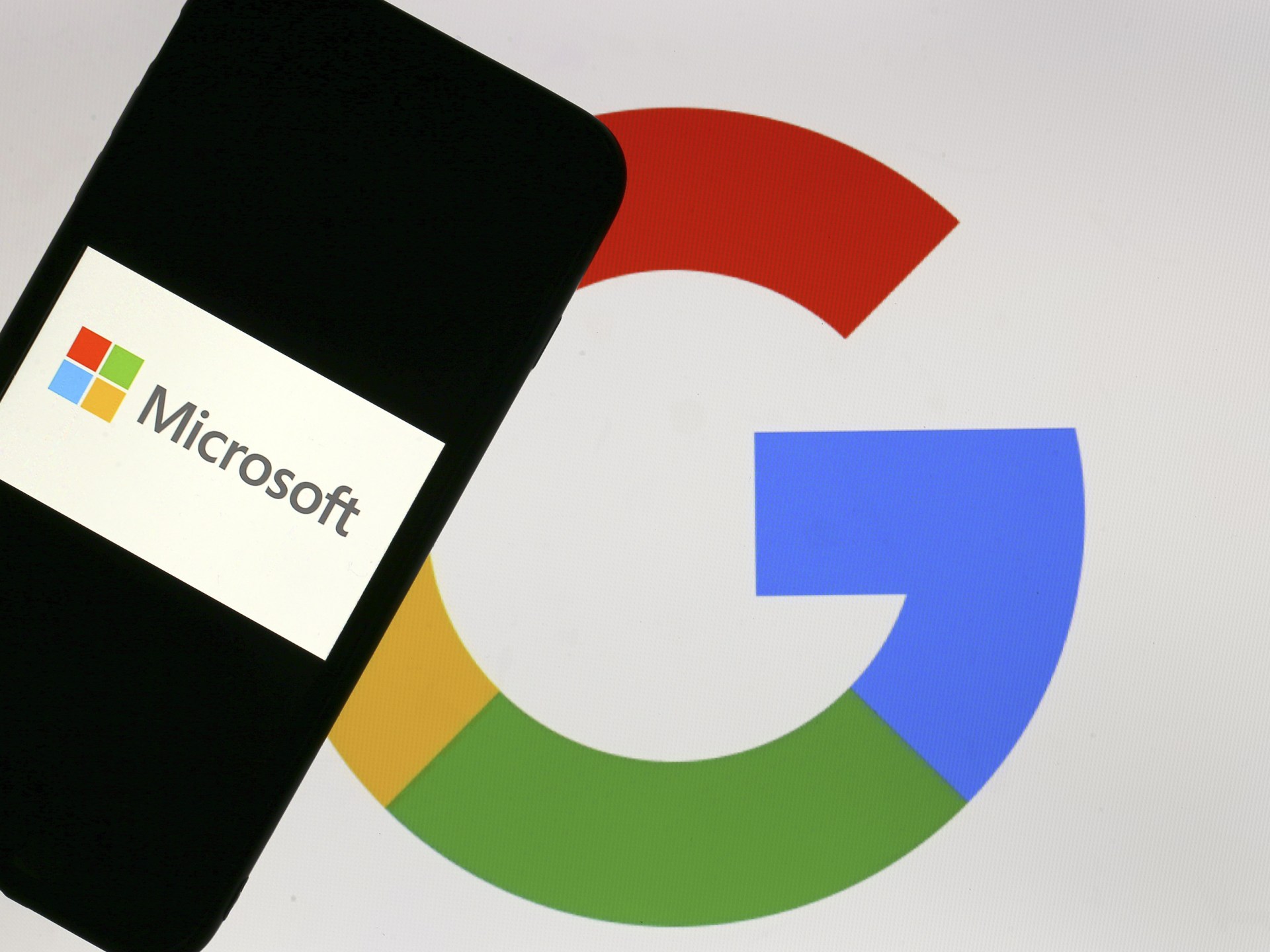 غوغل تتهم مايكروسوفت بممارسة إجراءات مناهضة للمنافسة | تكنولوجيا