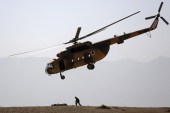 مروحية تابعة للجيش الأفغاني أثناء تدريبات سابقة في كابل (رويترز)