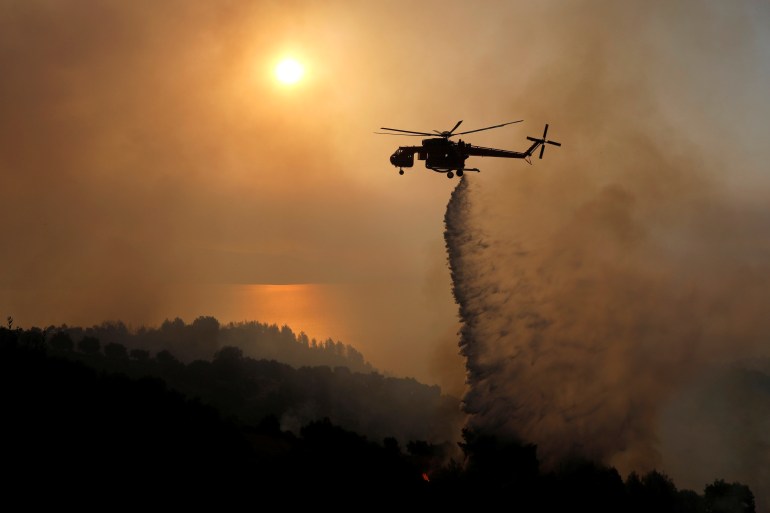 Wildfire erupts in western Greece