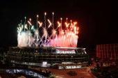 الألعاب النارية في حفل ختام أولمبياد طوكيو (رويترز)