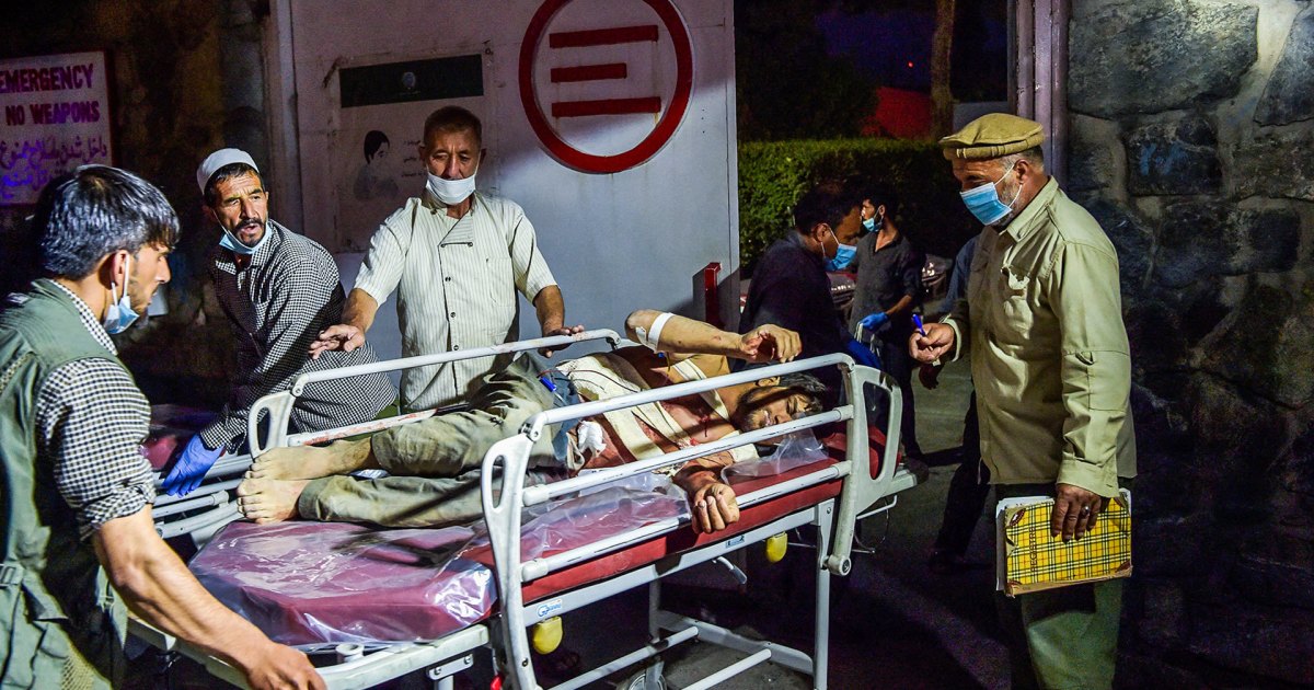 انفجاران قرب مطار كابل يخلفان عشرات القتلى والجرحى