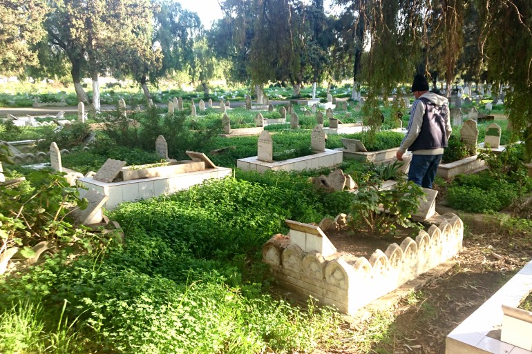 الجزائر-مقبرة العالية-تطوع-حافر القبور