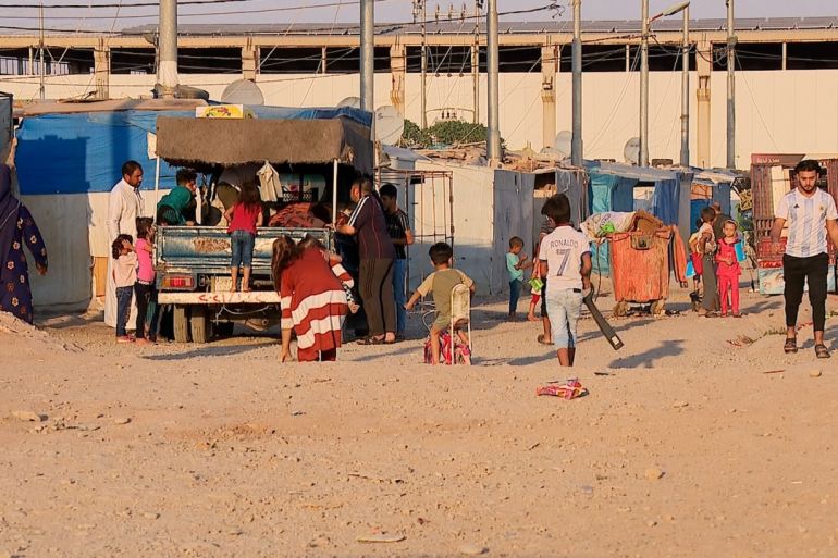 عوائل نازحة في مخيم بحركة - خاص للجزيرة