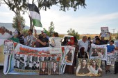 القوى الفلسطينية تنظم باستمرار وقفات مناصرة لقضايا الأسرى (الجزيرة)