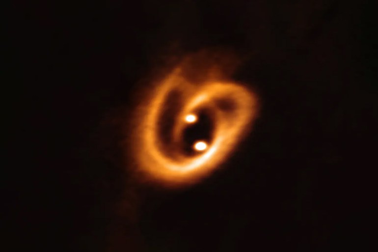 Binary stars form at the same time from a single cloud of gas, so they usually contain exactly the same mix of elements. ALMA (ESO/NAOJ/NRAO), Alves et al.