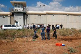 منظمة حقوقية تكشف للجزيرة مباشر تفاصيل الانتهاكات ضد الأسرى الفلسطينيين بعد حادثة سجن جلبوع (فيديو)