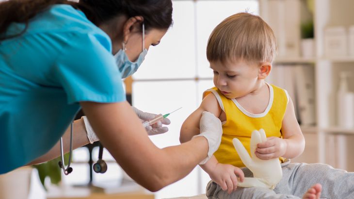 دولة بدأت تطعيم من عمرهم سنتان بهذا اللقاح المضاد لفيروس كورونا