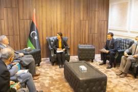 وزيرة الخارجية تبحث مع المبعوث الأممي مخرجات اجتماع دول الجوار ، ومبادرة استقرار ليبيا .