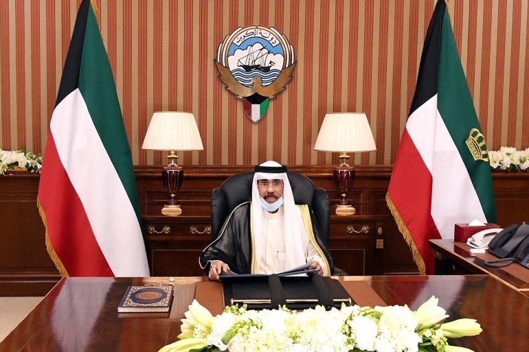 من وكالة الأنباء الكويتية وموقع مجلس الأمة --سمو أمير البلاد دعا إلى حل الخلافات بين السلطتين التشريعية والتنفيذية