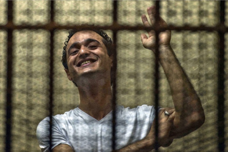 الناشط المصري المسجون أحمد دومة خلال جلسة لمحاكمته في الثالث من حزيران/يونيو 2013 خالد دسوقي ا ف ب/ارشيف