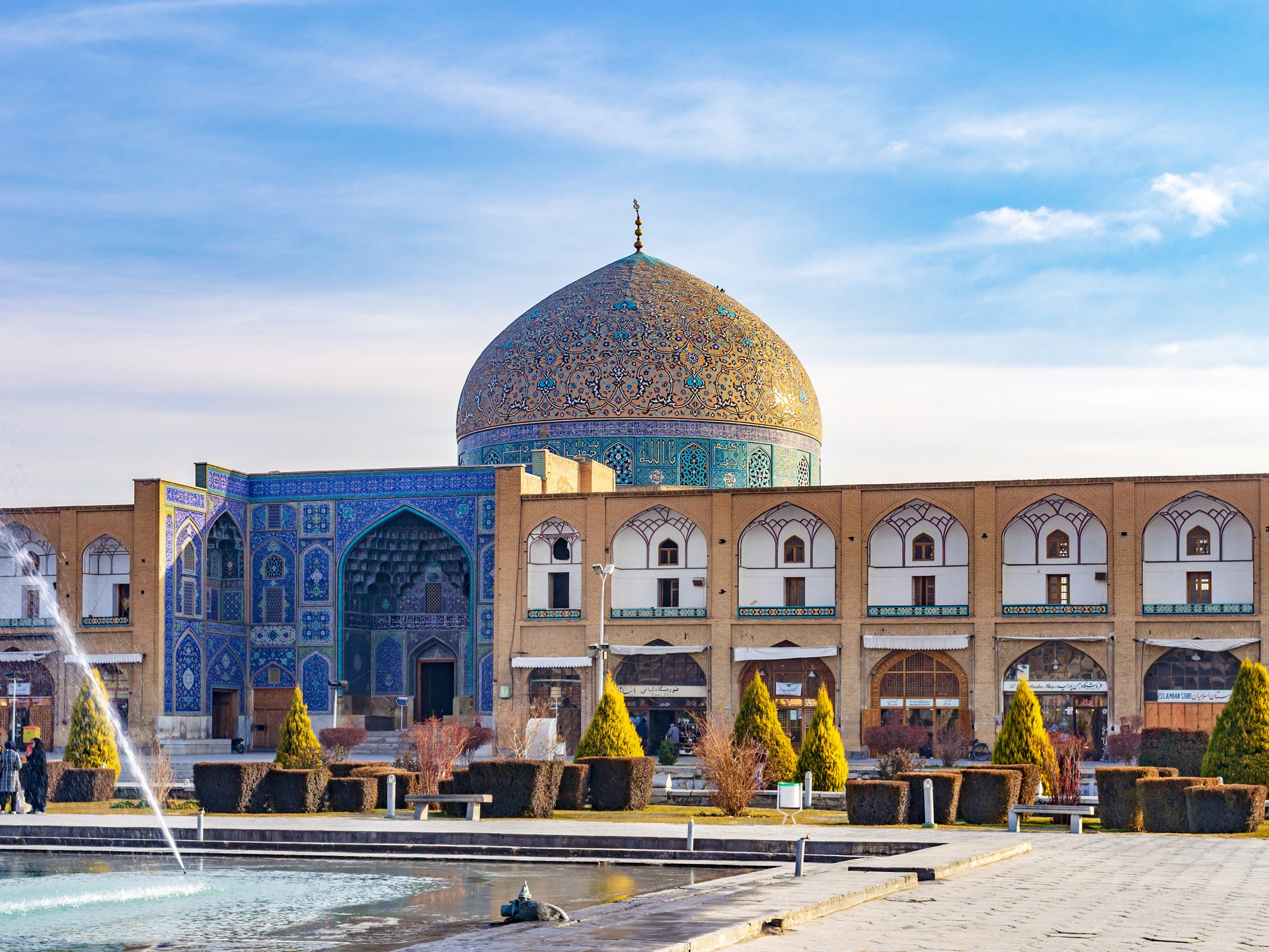 اين تقع اصفهان