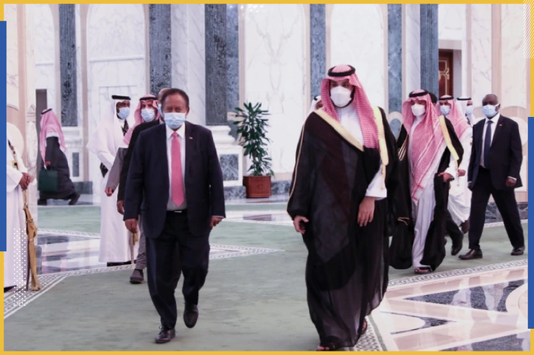 حمدوك (يسار) في زيارته الثانية إلى السعودية حمل كثيرا من الآمال لإيجاد مخارج من حدّة الأزمة الاقتصادية (إعلام مجلس الوزراء السوداني)