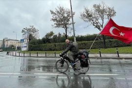 تركي يقود دراجته حول العالم لمحاربة الإسلاموفوبيا