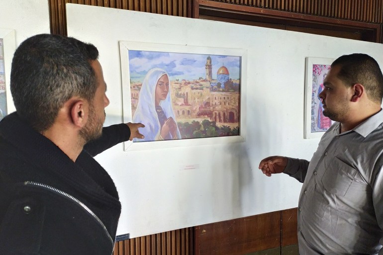برزت المرأة كرمز مهم في لوحات الفنانين الروس للتعريف بالقضية الفلسطينية-رائد موسى-الجزيرة نت