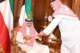 أمير الكويت يستقبل الشيخ صباح خالد الحمد الصباح رئيس مجلس الوزراء (وكالة الأنباء الكويتية)