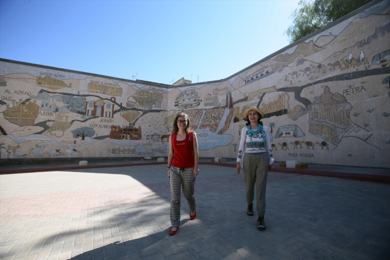 "الطريق الملوكي" بالأردن.. جدارية فسيفسائية تنتظر دخول "غينيس" (تقرير)