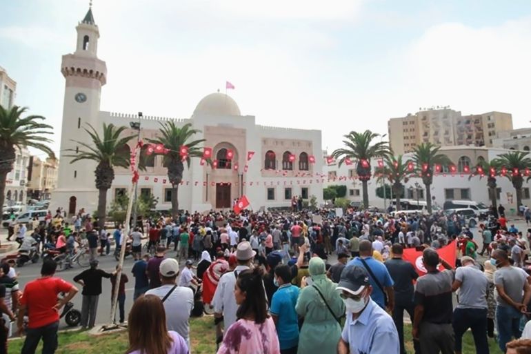 تونس.. إضراب ومواجهات بعقارب رفضا لـ"العنف" بحق محتجين