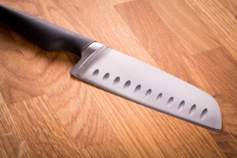 سكين مطبخ - سكاكين مطبخ - غيتي إيميجز very sharp brand new kitchen knife with large blade on wooden chopping block
