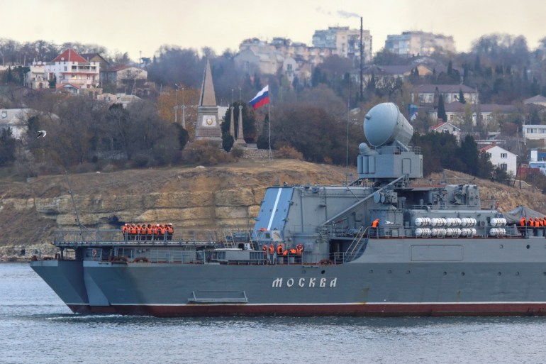 Moskva cruiser sails into the harbour of Sevastopol