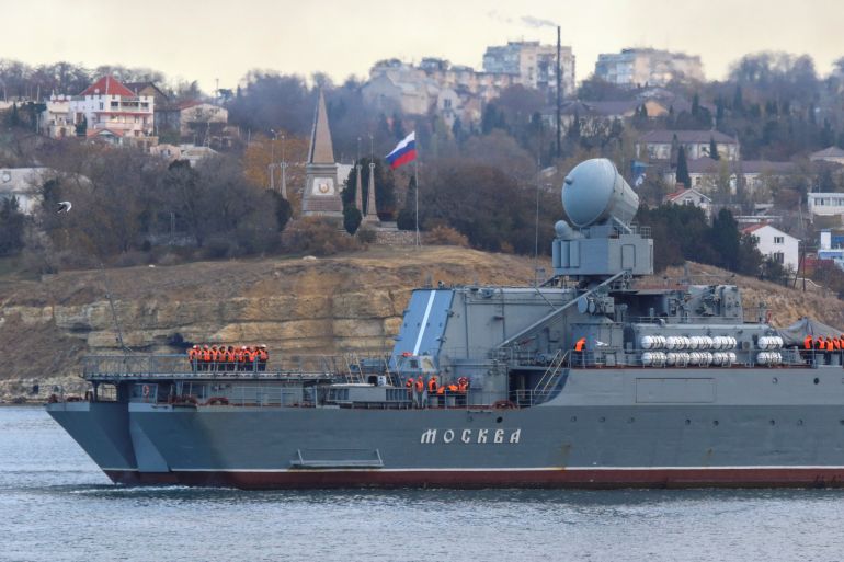 Moskva cruiser sails into the harbour of Sevastopol