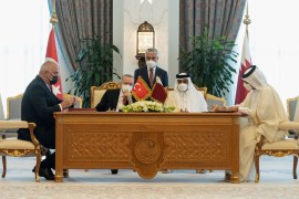 أمير قطر والرئيس التركي يشهدان التوقيع على اتفاقيات متبادلة (الصحافة القطرية)