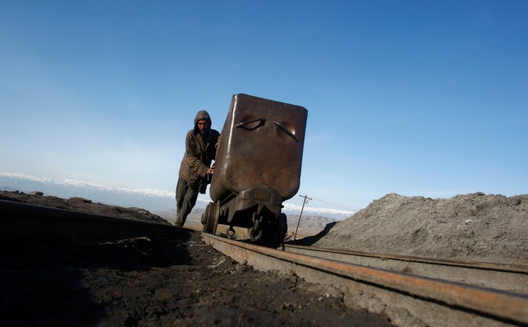 An Afghan miner pushes a wagon at the Karkar coal mine in Pul-i-Kumri, about 170km north of Kabul, March 8, 2009. The Karkar mine, which hires 280 workers, produces about 100 tonnes of coal a day. The salary for a miner ranges from $70 to $110 per month. REUTERS/Ahmad Masood (AFGHANISTAN ENVIRONMENT BUSINESS SOCIETY ENERGY)