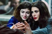 صبا مبارك وبطلة الفيلم تارا عبود في مشهد من &#34;أميرة&#34; (مواقع التواصل)