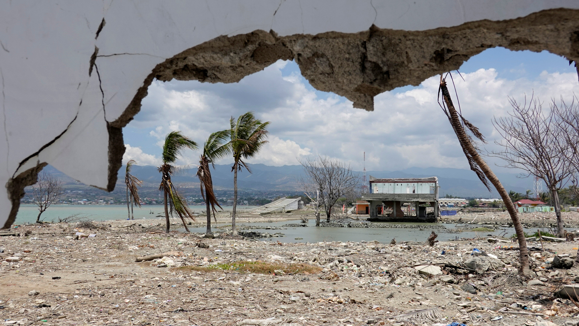زلزال بقوة 5.8 درجات يضرب جزيرة جاوا الإندونيسية