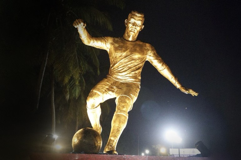 صورة تمثال رونالدو (مواقع التواصل)