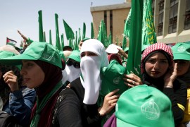 Palestinian students supporting Hamas take part in a rally during an election campaign for the student council at the Birzeit University in the West Bank city of Ramallah April 26, 2016. REUTERS/Mohamad Torokman TPX IMAGES OF THE DAY