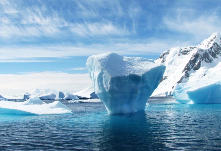 يعمل تغير المناخ على فتح المياه القطبية الشمالية مما يجعل الوصول إلى المنطقة أكثر سهولة
