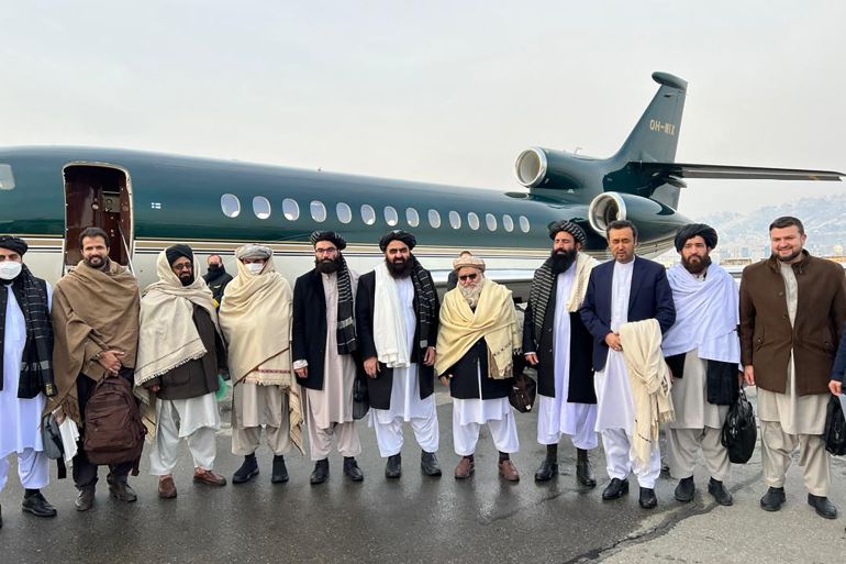 This handout photograph released by the Afghan Taliban and taken on January 22, 2022 shows Afghanistans Foreign Minister Amir Khan Muttaqi (C), Taliban senior official member Anas Haqqani (R) and delegates posing for pictures before departing to Oslo, at the Kabul airport in Kabul. (Photo by Afghan Taliban / AFP) / -----EDITORS NOTE --- RESTRICTED TO EDITORIAL USE - MANDATORY CREDIT "AFP PHOTO / Afghan Taliban " - NO MARKETING - NO ADVERTISING CAMPAIGNS - DISTRIBUTED AS A SERVICE TO CLIENTS