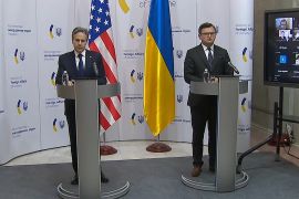 وزير الخارجية الأميركي أنتوني بلينكن مع نظيره الأوكراني في المؤتمر الصحفي