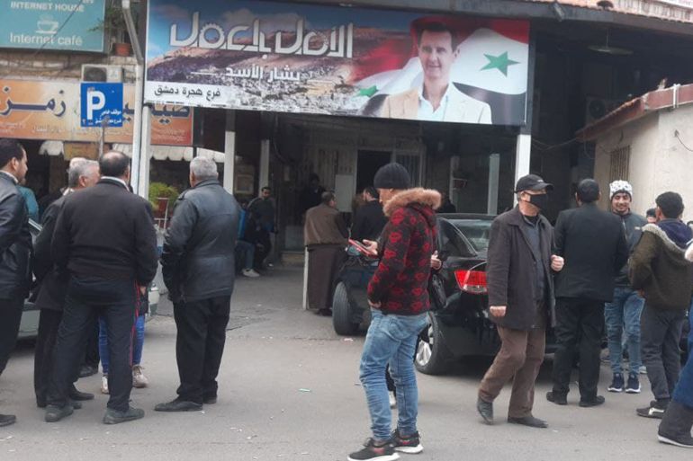 شام مصطفى_ الجزيرة. نت_ أمام مبنى الهجرة والجوازات في دمشق(1)
