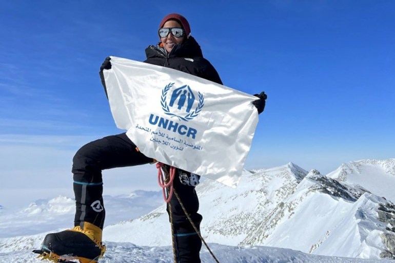 الشيخة أسماء آل ثاني تناصر اللاجئين والنازحين خلال رحلتها الاستكشافية في القطب الجنوبي (الصحافة القطرية)