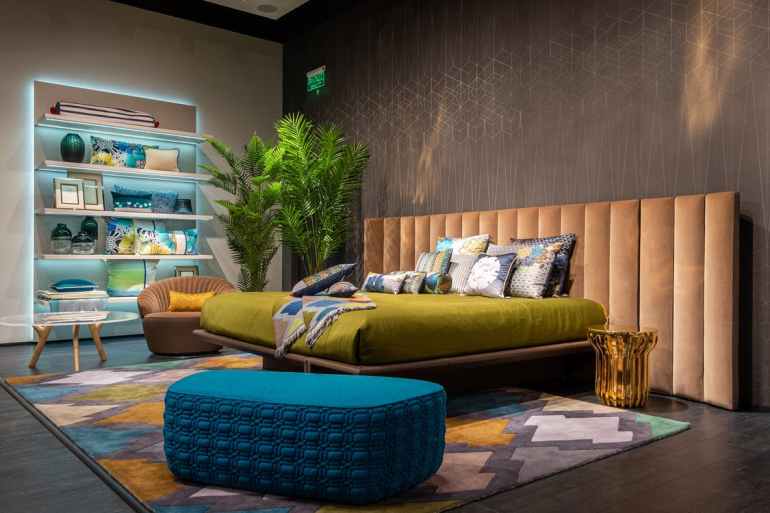 غرفة نوم حديثة 2022 تعتبر من افخم غرف النوم وتعتمد على ارقى التصميمات سواء من ناحية السرير او مناحية التنجيد او خزانة الملابس- (بيكسلز).
