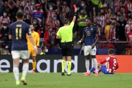 Atletico Madrid v FC Porto: Group B - UEFA Champions League MADRID, SPAIN - SEPTEMBER 15: Chancel Mbemba of FC Porto is shown a red card from referee Ovidiu Hategan during the UEFA Champions League group B match between Atletico Madrid and FC Porto at Wanda Metropolitano on September 15, 2021 in Madrid, Spain. (Photo by Gonzalo Arroyo Moreno/Getty Images)