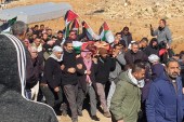 تشييع جثمان الشهيد سليمان الهذالين الذي دعسته شاحنة لقوات الاحتلال خلال اقتحامها قريته يوم 5 يناير/كانون الثاني الجاري (الجزيرة)
