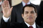 بن علي.. أسقطته صيحات الملايين بتونس ودفنه العشرات بالبقيع (الجزيرة)