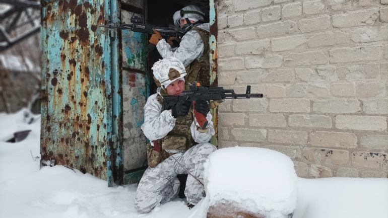 صورة من تدريبات للقوات الأوكرانية نشرتها قيادة الأركان العامة على حسابها صفحتها في فيسبوك، وصفحة وزارة الدفاع (6)
